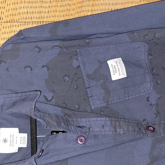 DEADSTOCK. DC shoes. Button up mechanic shirt. Men's size Medium. - Picture 5 of 6